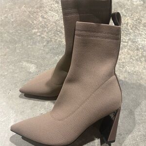 Torgeis Chic Tan Heeled Boots size 9